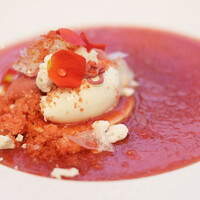 ソンブルイユ TOKYO - ランチコース 7392円 のフレーズのヴァシュラン ローズ コンデンスミルク シャンパーニュ