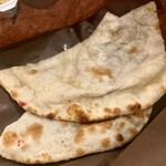 Justindia - TRUFFLE & CHEESE NAAN 勒克瑙羊架配松露芝士薄餅
