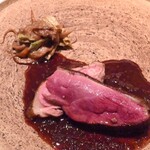 299407211 - めぐみ鴨、赤ワインとチェリーリキュールのソース、ちりめんキャベツ、フランスのきのこ