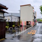 むすびや - 2025.5左に入るとお宮横丁