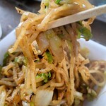 むすびや - 富士宮やきそばハーフ＆ハーフのソース味リフト