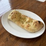 フルールド・オリーヴ カンパーニュ - 岩崎さんのスペルト小麦とつるきち小麦のヒラパン