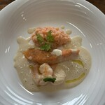 フルールド・オリーヴ カンパーニュ - エビ、サーモンひよこ豆のクリームソース、トマトリゾット添え