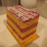 二個目：デリス オー フランボワーズ（オーボンビュータン謹製）