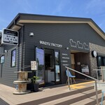 和牛工場 あら川 - 入り口は、右　　左は、売店