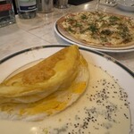 THETA　MU - やっぱり、オムレツはこれかなあ！　フラッフィオムレツ　ゴルゴンゾーラとブレンドハニー　1,276円