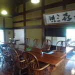 Teuchi Soba Kurumaya - テーブル席も日本の和の雰囲気