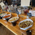 カフェ＆ミール MUJI - サツマイモや人参などが並ぶ