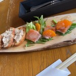 イタリア料理 ロッカルダ - サーモンとオレンジ、バゲット