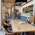 Osteria Sato - 明るく居心地良い店内