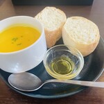 Burgundy - かぼちゃのポタージュ＆自家製パン