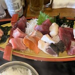 たまや - おやじ盛りの刺身は何と10品！