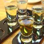 酒茶論 - ビギナーに優しい飲み比べセットは色の薄い方から順番に飲んでいきます