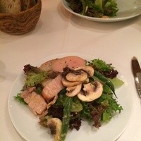 Benoit Alain Ducasse - 薦められたサラダにもパンが、、、砂肝？なんで？美味しくない