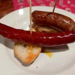 La Txapela - 201407 手前はピンチョ・チストーラ(4番) 2.25ユーロ、奥はピンチョ・サガルドア(18番) 2.25ユーロ