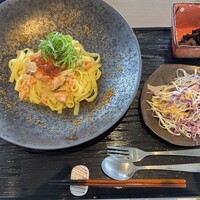 高ようじ みなとみらい - 今月のごほうびランチ　鮭といくらとからすみの米粉パスタ