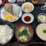 まる信 食堂 - 刺身三点盛と麦とろご飯の定食