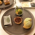 ザ・ラウンジ - 中段