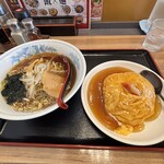 大連飯店 - 醤油ラーメンと天津飯のセットです