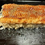 うなぎ秋本 - 最後は山椒を掛けて味変