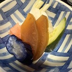 うなぎ秋本 - 定番の香の物、奈良漬と肝の組み合わせが一興