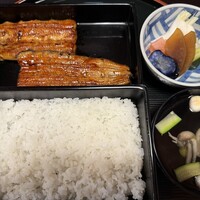 うなぎ秋本 - お重は二段でご飯と別盛りになっている
