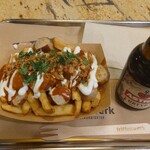 Frittenwerk  - 料理写真:カレーヴルスト　瓶ビール