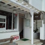 入り口～２階に上がります！