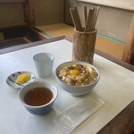 西陣 鳥岩楼 - 親子丼につく品々