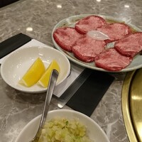 川崎名物 炭火焼肉 食道園 - 