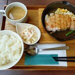 昔ながらの喫茶店 友路有 - ポークソテー(ジンジャーバターソース)ランチ。セットのアイスティー載せ忘れてしまいました。