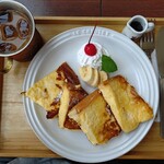 昔ながらの喫茶店 友路有 - フレンチトーストとセットのアイスコーヒー