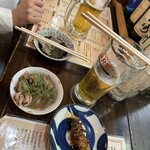 庶民の味方 ももたろう - 生中420円×2、牛すじポンズ300円、とり皮130円、もつ煮込み230円