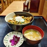 食事処　七福 - 阪神タイガースのトラめしに触発されたとろたまヤンニョム豚丼