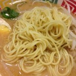 豚太郎 - 豚太郎 丹原店 味噌ラーメンの麺