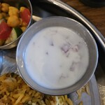 南インド食堂 チェケレ - レッドオニオンのライタ