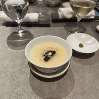 ON the TABLE CHINESE - 