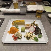 ON the TABLE CHINESE - 