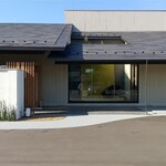 アマンダンアイル - 駐車場からの外観