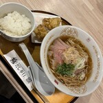 和RA-MEN だし奉行 - 