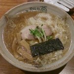 支那そば醤油（650円）＋ワンタン（200円）