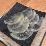 鳥いち - お代わり可能な薄切り大根が口直しに嬉しい