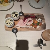 TOOTH TOOTH GARDEN RESTAURANT - 