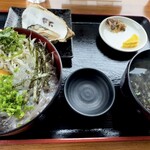 すっつしらす会館 - 寿都産　生＆釜揚げしらす丼(しらす大盛り)+岩のり味噌汁に変更
