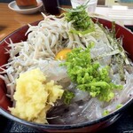 すっつしらす会館 - 寿都産　生＆釜揚げしらす丼(しらす大盛り)UP