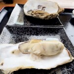 すっつしらす会館 - デフォで付いてくる蒸し牡蠣は、ぷっくりミルキー