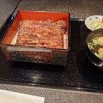 うなぎ 成田新川 - 地焼きが選べるのはいいけど、タレがかかり過ぎ ＠ 地焼き うな重