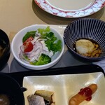 全日餐飲 月之路 - いも煮、サラダ、納豆・やまいも