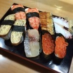 ぎんなべ - 握り盛り合わせ。飾らない味わいがイイですね〜