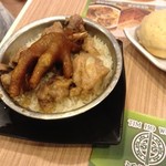 添好運點心專門店 - 鳳爪排骨飯(見ての通りダメな人は絶対ダメでしょ）